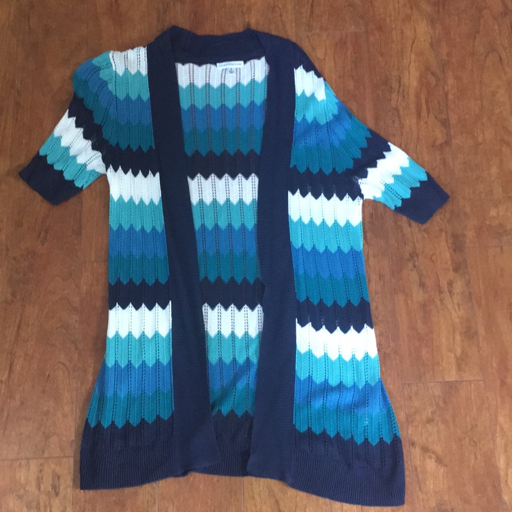 Open lightweight cardigan/cape